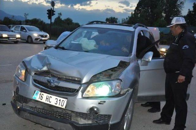 Kazada Yaralandı, Çantasını Elinden Bırakmadı