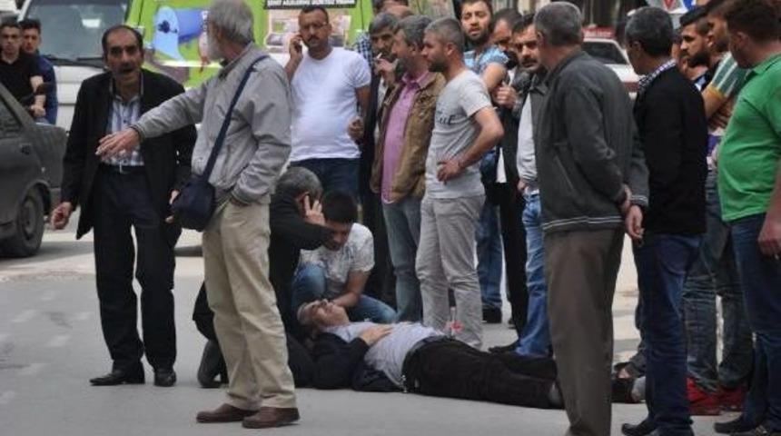 Otomobiliyle &Ccedil;arptığı Adamın Başından Ayrılmadı &nbsp;&nbsp;