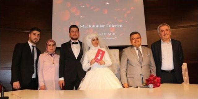 Başkan Yağcı Nikah Şahitliği Yaptı, Damat Gözyaşlarını Tutamadı