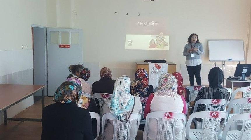 Hisarcık&rsquo;ta &lsquo;aile İ&ccedil;i İletişim Ve Bilin&ccedil;li Medya Kullanımı&rsquo; Eğitimi