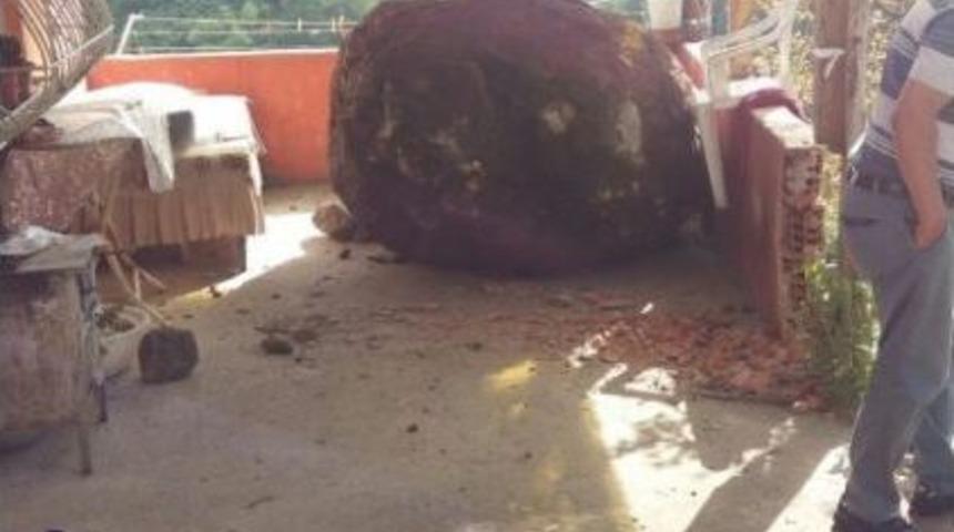 Yama&ccedil;tan Kopan Kaya Gece Yarısı Balkona D&uuml;şt&uuml;