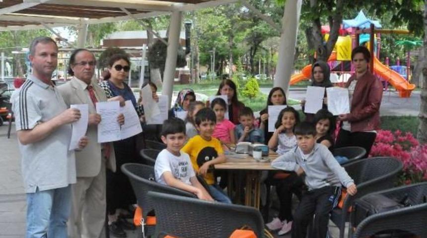 Okulun Kapanmasına 1 Ay Kala Öğretmenlerinin Tayin Edilmesine Tepki Gösterdiler