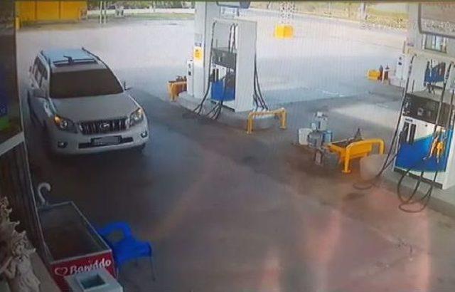 Akaryakıt Istayonunun Kurşunlanması G&uuml;venlik Kamerasında 1