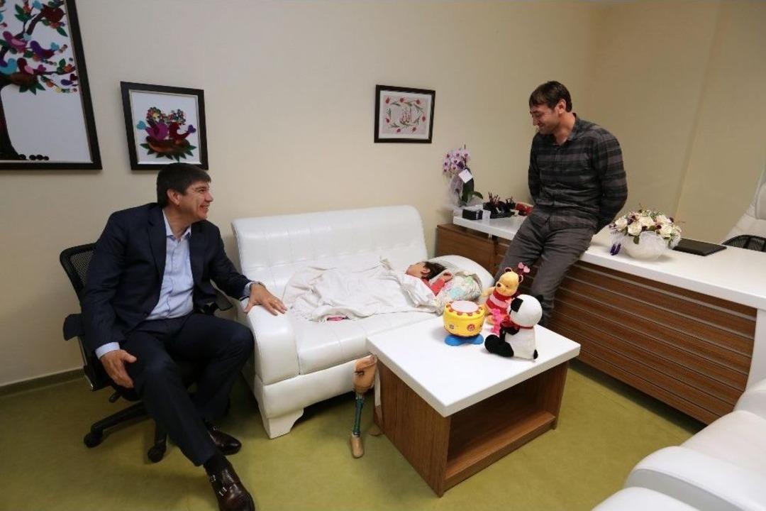 Minik &Ouml;zge Protez Ayak İ&ccedil;in İstanbul Yolcusu