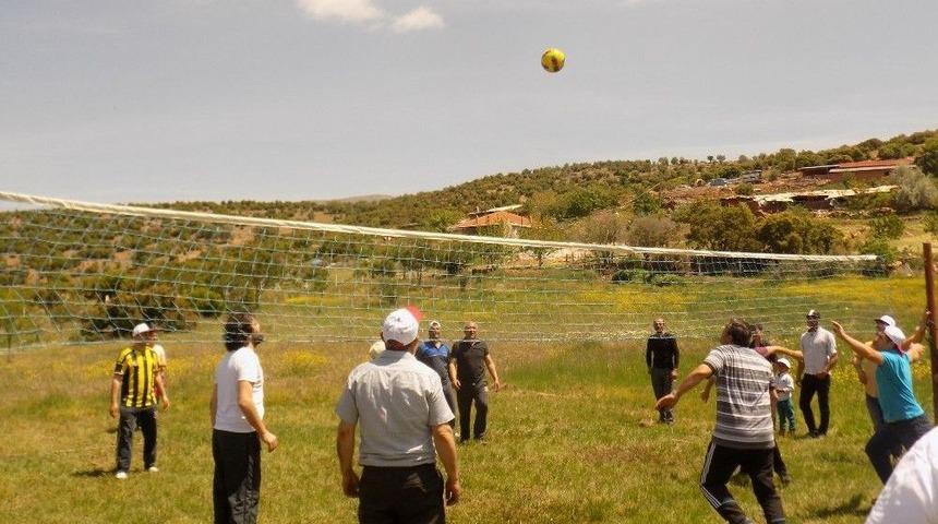 30 Yıldır Baharın Coşkusu İmece Usul&uuml;yle Yaşanıyor