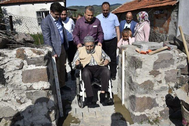 Yaşlı Adam Akülü Aracına Yunusemre’yle Kavuştu