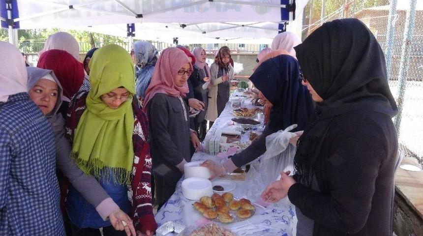&Ouml;ğrencilerden Anlamlı Kermes