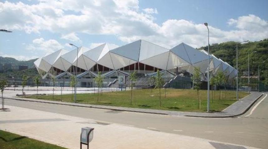 Trabzonspor’Un Yeni Stadını Fırtına Vurdu