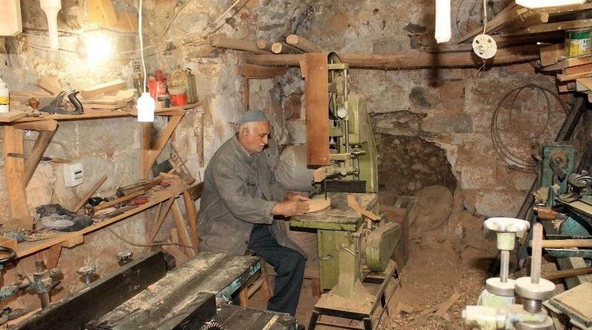 Yarım Asırdır Takunya Yaparak Ge&ccedil;iniyor