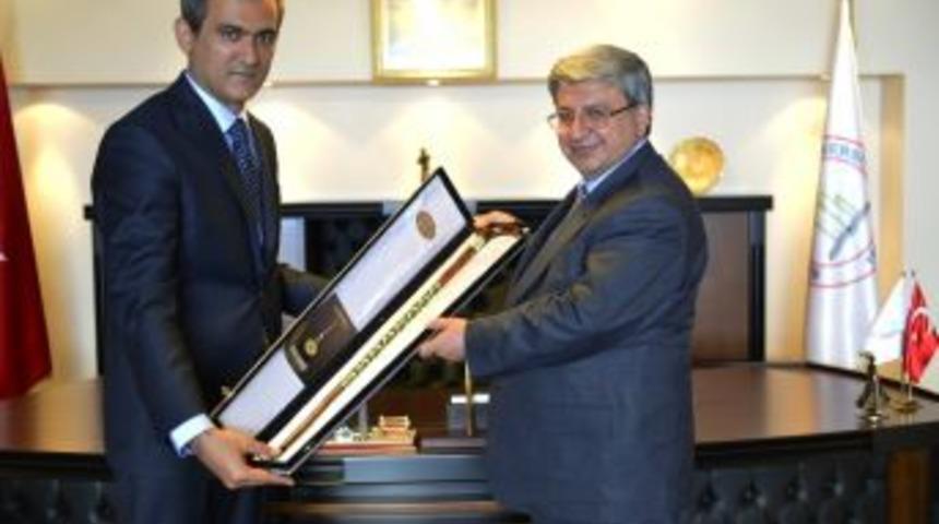 G&uuml;ng&ouml;r, Rekt&ouml;r Mahmut &Ouml;zer&rsquo;i Ziyaret Etti