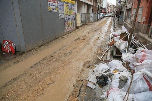 Yapımı Tamamlanan Yolların Yeniden Kazılmasına Tepki