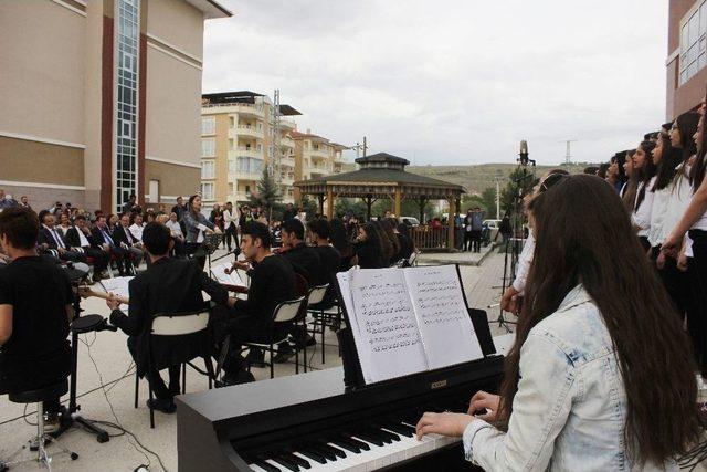 20 Farklı Okuldan Dev Orkestra