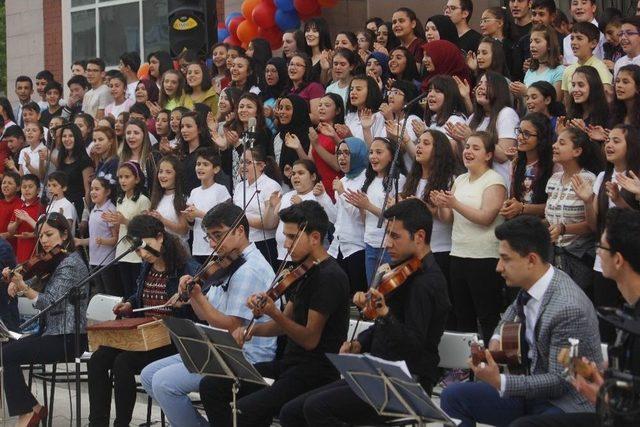 20 Farklı Okuldan Dev Orkestra