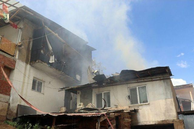 G&uuml;m&uuml;şhane&rsquo;de Yangın 1