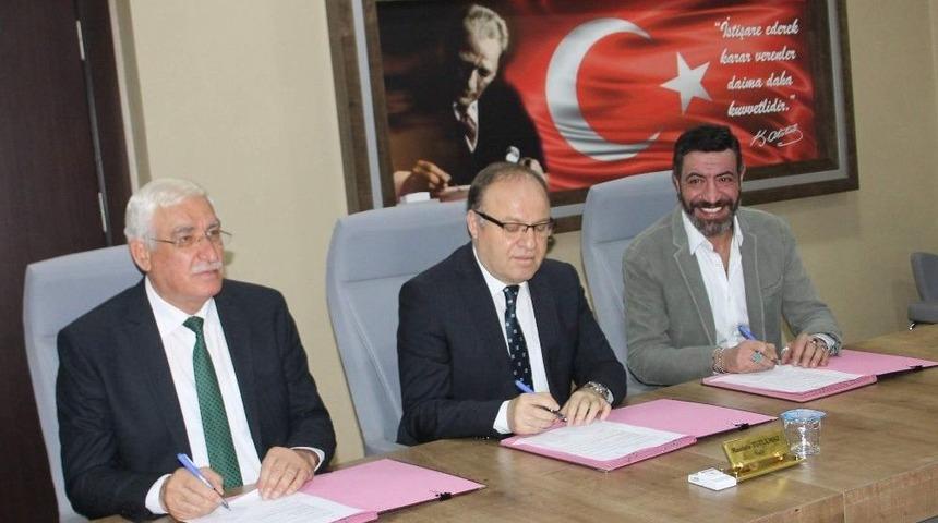 &Uuml;nl&uuml; Sanat&ccedil;ı Hakan Altun Siirt&rsquo;te Okul Yaptıracak