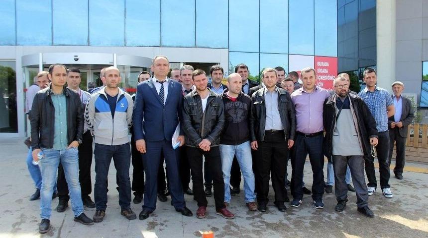 Maaşlarını Alamadıklarını İddia Eden G&uuml;venlik G&ouml;revlilerinden Hastane &Ouml;n&uuml;nde Eylem