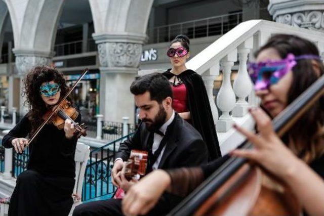 Venedik in Karnaval Coşkusu İstanbul da Alışverişle Buluşuyor 1