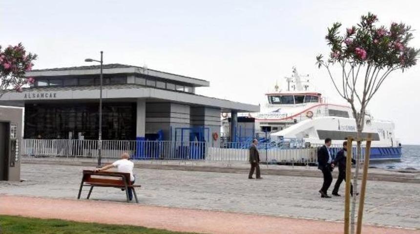 İzmir'de Deniz Ulaşımına Lodos Engeli