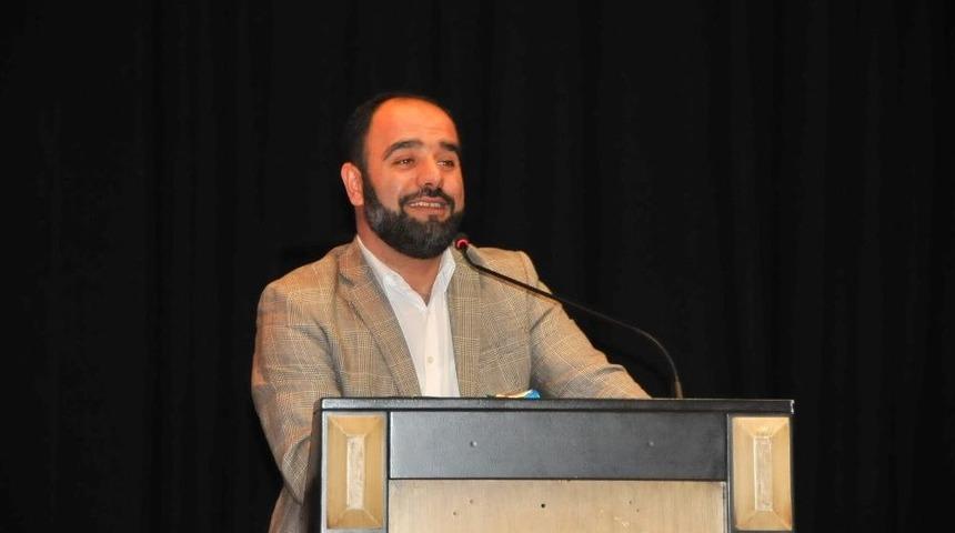 İlahiyat&ccedil;ı Yazar Bulut Akşehir&rsquo;de Kur&rsquo;an İle Yaşamayı Anlattı