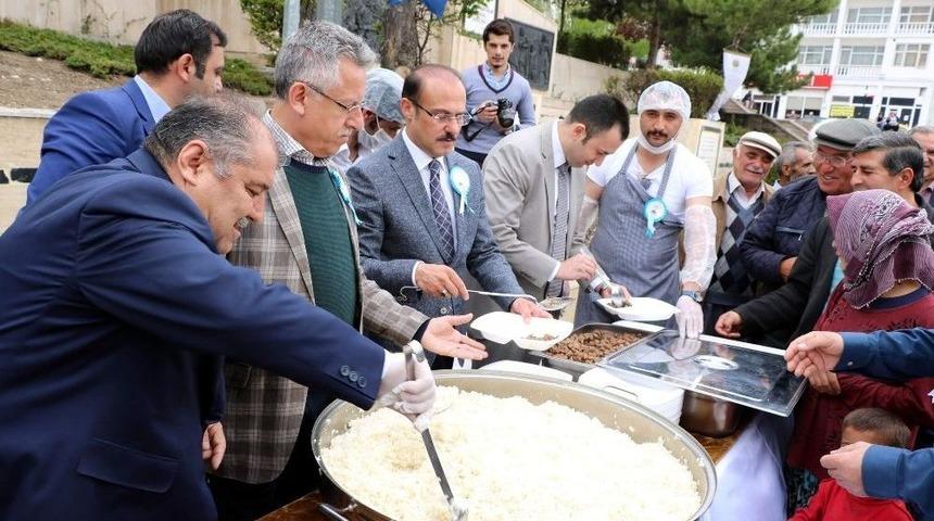 Yozgat&rsquo;ta Vatandaşlara Vakıf Yemeği Dağıtıldı