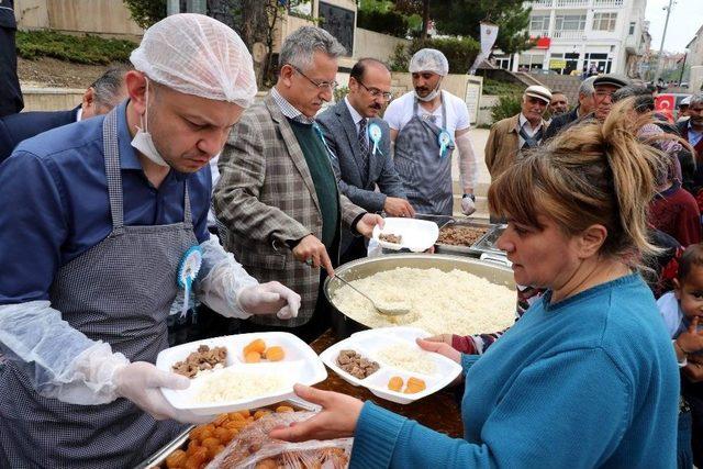 Yozgat’ta Vatandaşlara Vakıf Yemeği Dağıtıldı