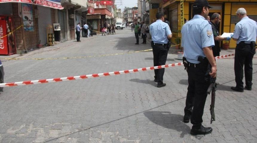 Sokak Ortasında Silahlı &Ccedil;atışma: 1 &Ouml;l&uuml;, 3 Yaralı