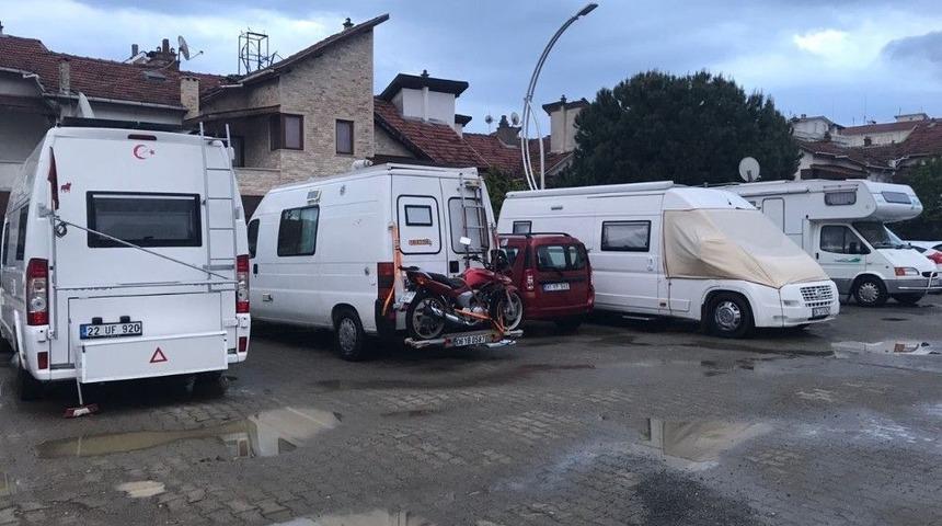 Karavancılarak&ccedil;akoca&rsquo;ya Geldi.