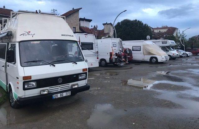 Karavancılarak&ccedil;akoca&rsquo;ya Geldi. 1