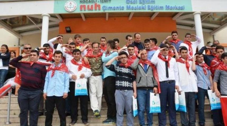 İzmit'te Engelli Gen&ccedil;ler I&ccedil;in Asker Eğlencesi