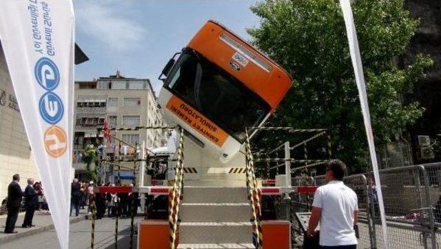 İstanbul'da Yılın En Iyi Trafik Personeli Ve Şoförleri Ödüllendirildi