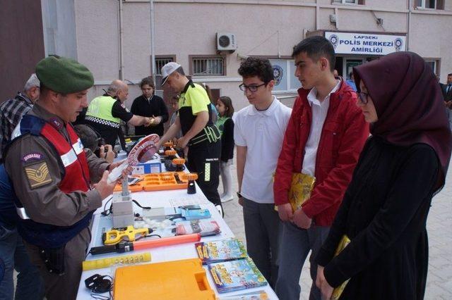 Lapseki’de Trafik Ve İlk Yardım Haftası Etkinlikleri