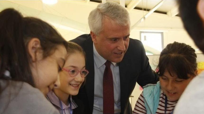 Rekt&ouml;r G&uuml;ndoğan &ldquo;merak Makinesi&rdquo;ni İnceledi