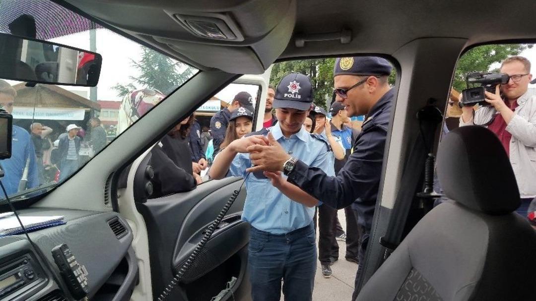 &Ouml;zel &Ccedil;ocuklar 1 G&uuml;nl&uuml;ğ&uuml;ne Trafik Polisi Oldular