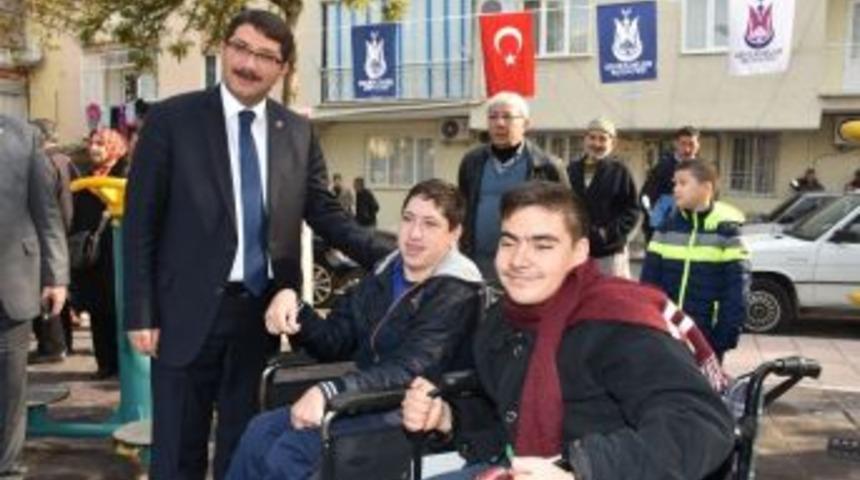 Engelsiz Bir Şehzadeler İ&ccedil;in &Ccedil;alışıyorlar