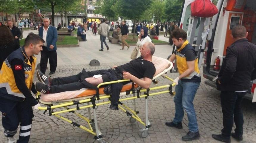 Şehir Merkezinde Bı&ccedil;aklı Kavga: 1 Yaralı