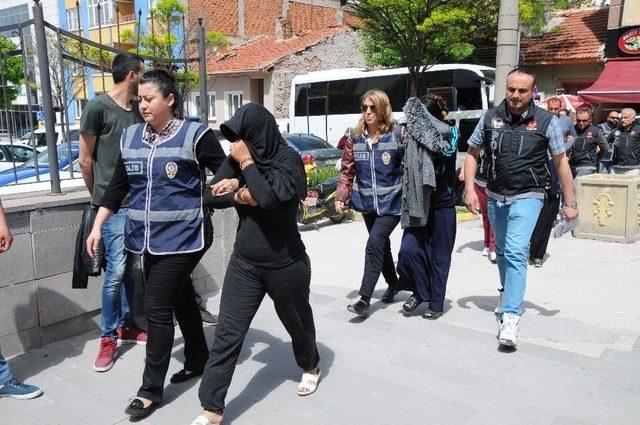 Eskişehir’deki Uyuşturucu Operasyonunda Yakalanan Şüpheliler Adliyede