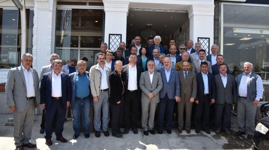 Başkan &Uuml;z&uuml;lmez, Muhtarlarla Buluştu