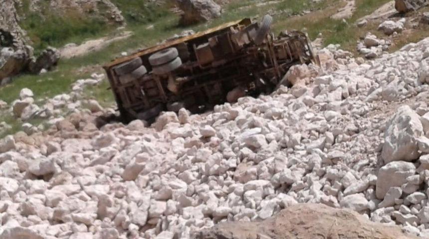 Hafriyat Kamyonu U&ccedil;uruma Yuvarlandı: 1 Yaralı