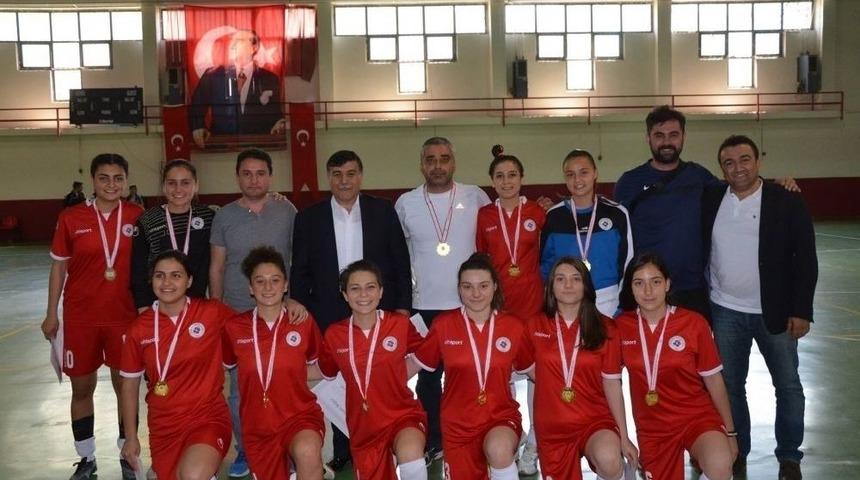 Emet&rsquo;te Yapılan T&uuml;rkiye Okullararası Gen&ccedil; Kızlar Futsal Yarı Final Ma&ccedil;ları Sona Erdi