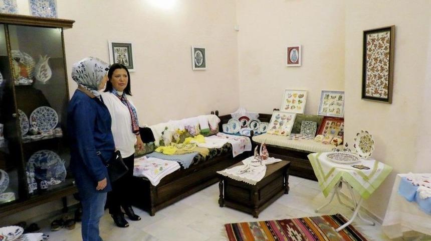 Giritli Hanımlardan G&ouml;z Nuru Sergisi