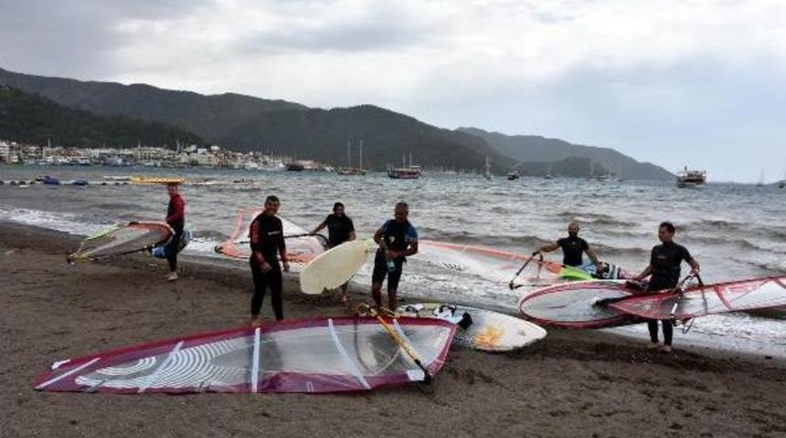 Marmaris'te Tatilcilerin R&uuml;zgar Keyfi