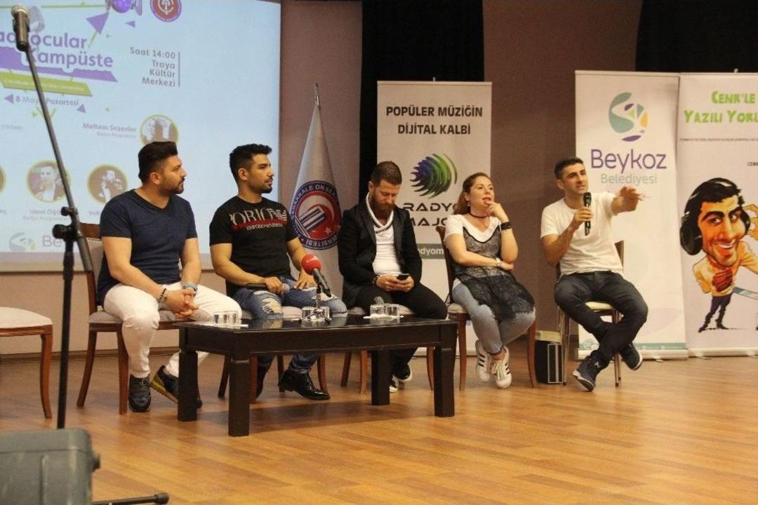 &Uuml;nl&uuml; Radyocu Ve Sanat&ccedil;ılar &Ccedil;om&uuml;&rsquo;de Buluştu