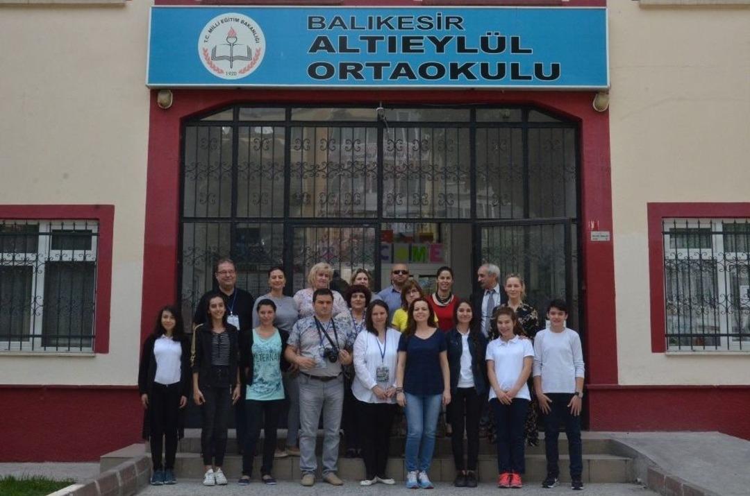 Yabancı &Ouml;ğretmenler Okullara Hayran Kaldı