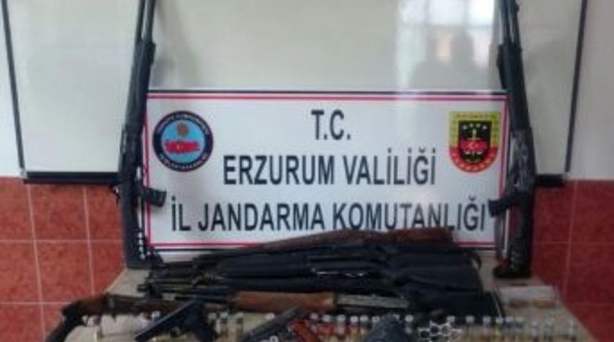 Silah Ka&ccedil;ak&ccedil;ılarına Jandarmadan Şafak Baskını