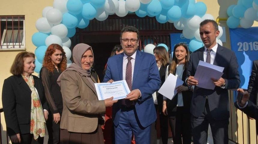 Başkan Gen&ccedil;, El Sanatları Sergisini A&ccedil;tı