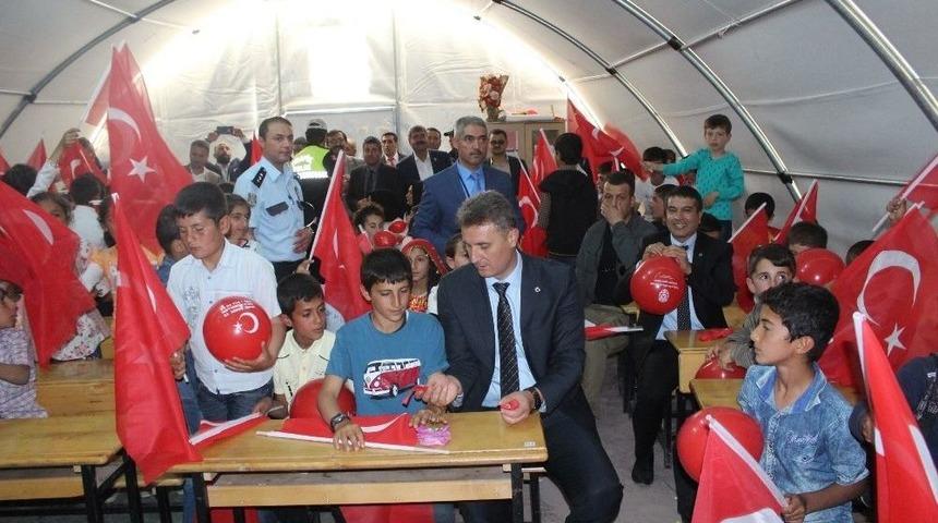 Depremzede &Ccedil;ocuklar Annelerini Unutmadı