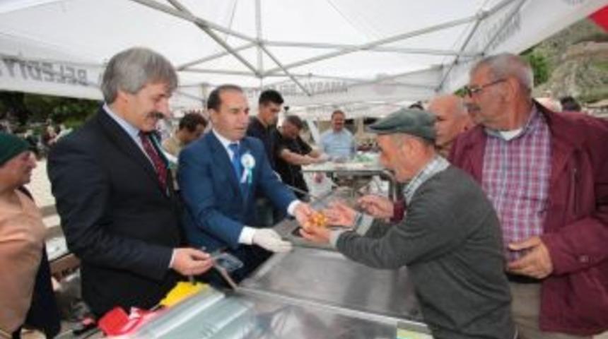 Vali Işık Lokma Dağıttı