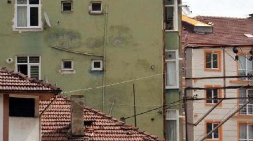 &Ccedil;atıda Kemersiz, Baretsiz Tadilat