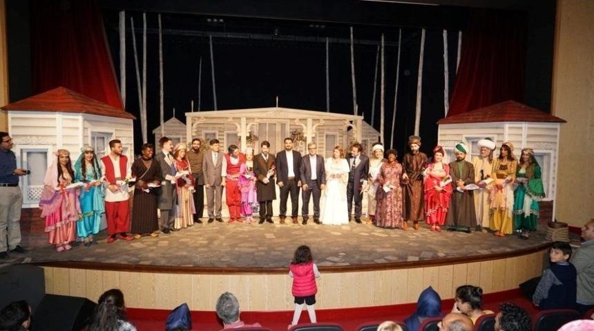 &lsquo;yedek&ccedil;i&rsquo; Tiyatro Oyunu Beğeni Topladı