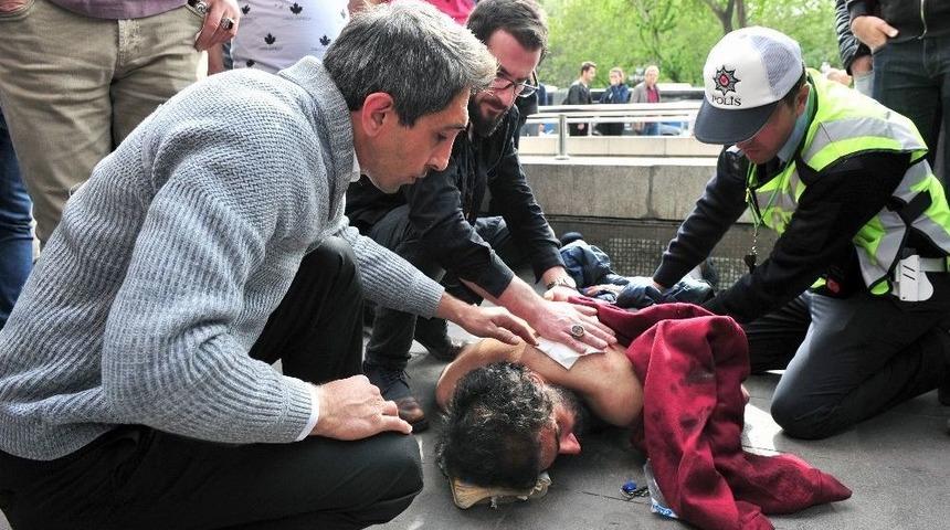 (&ouml;zel Haber) Bayrak Satıcıları Arasındaki Tartışma Kanlı Bitti